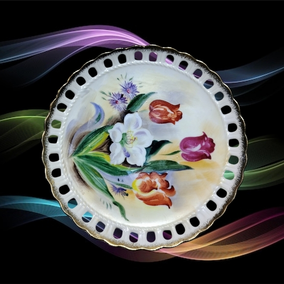 👣4/$20.  Hand Painted and Signed Wall Decor Plates from 1940s-60s - Picture 14 of 16